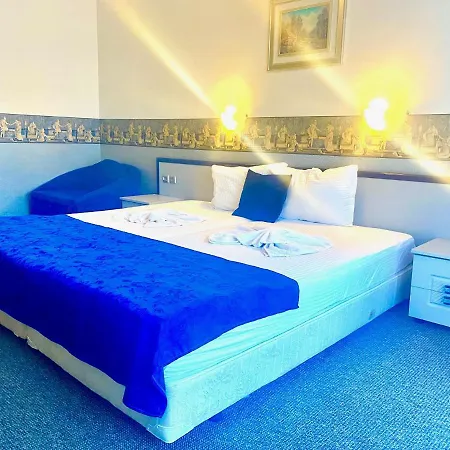 Boutique Royal Νεσέμπαρ