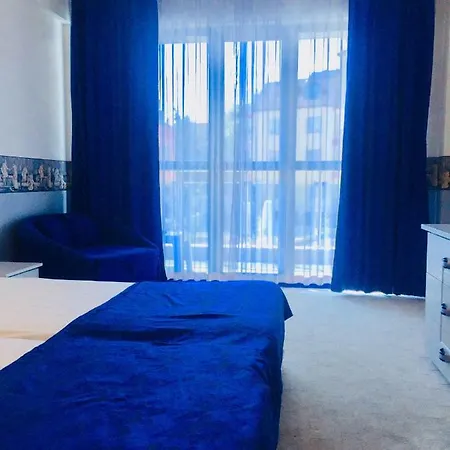 Boutique Royal Νεσέμπαρ