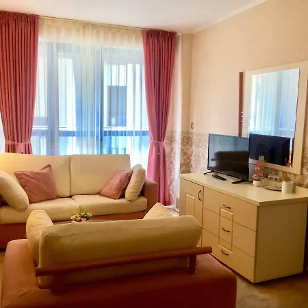 Boutique Royal Νεσέμπαρ