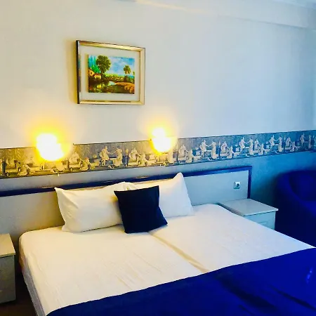 Boutique Royal Hotel 3*